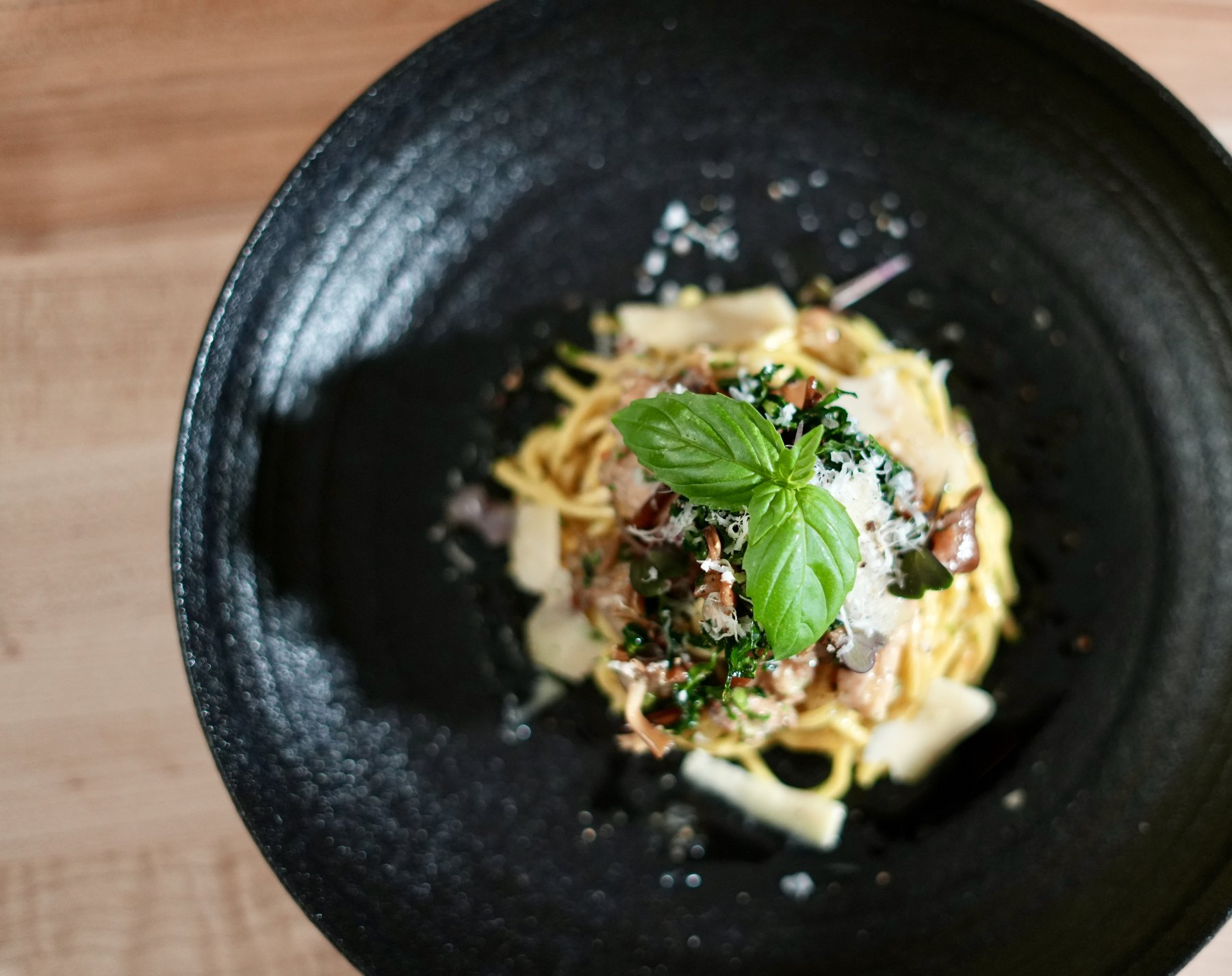 Spaghetti with basil